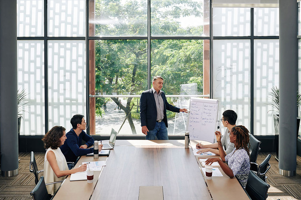 entrepreneur talking to employees small1 1